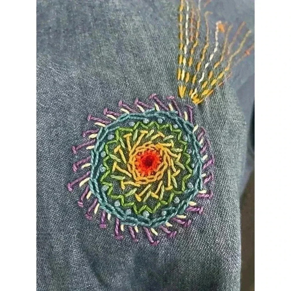 VTG Wrangler Blue Denim Shirt LARGE Long Sleeve Embroidered Women's Chambray - Picture 10 of 11